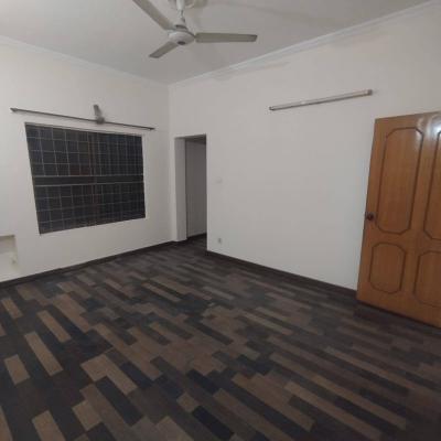 Elegant 1 Kanal Upper Floor for Rent – DHA Phase 4 Lahore-5