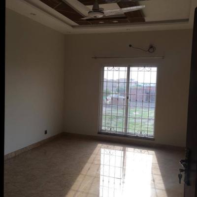 1 Kanal Upper Portion for Rent In DHA Phase 7 Lahore-3