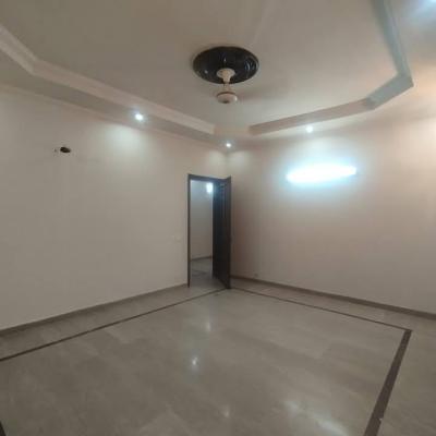 Beautiful Upper Portion 1 Kanal DHA Phase 4 Lahore-5