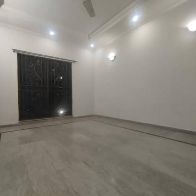 Beautiful Upper Portion 1 Kanal DHA Phase 4 Lahore-3