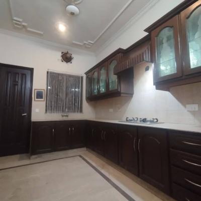 Beautiful Upper Portion 1 Kanal DHA Phase 4 Lahore