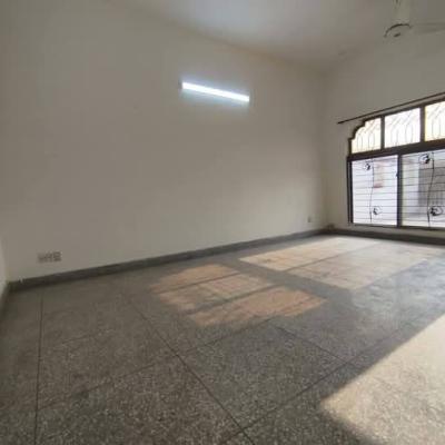 Elegant 10 Marla Portion For Rent Top Floor DHA Phase 4 Lahore