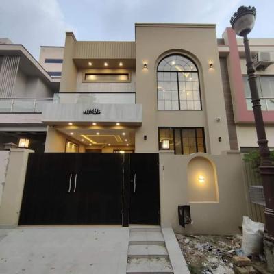 Luxurious 5 Marla brand new house for sale lake City Demand 265 Lacs